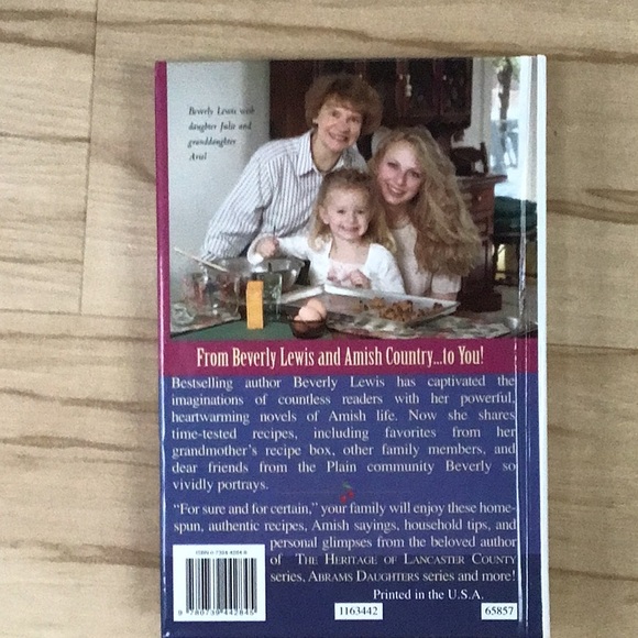 The Beverly Lewis Amish Heritage  Cookbook Large Print 2004 - Picture 2 of 8